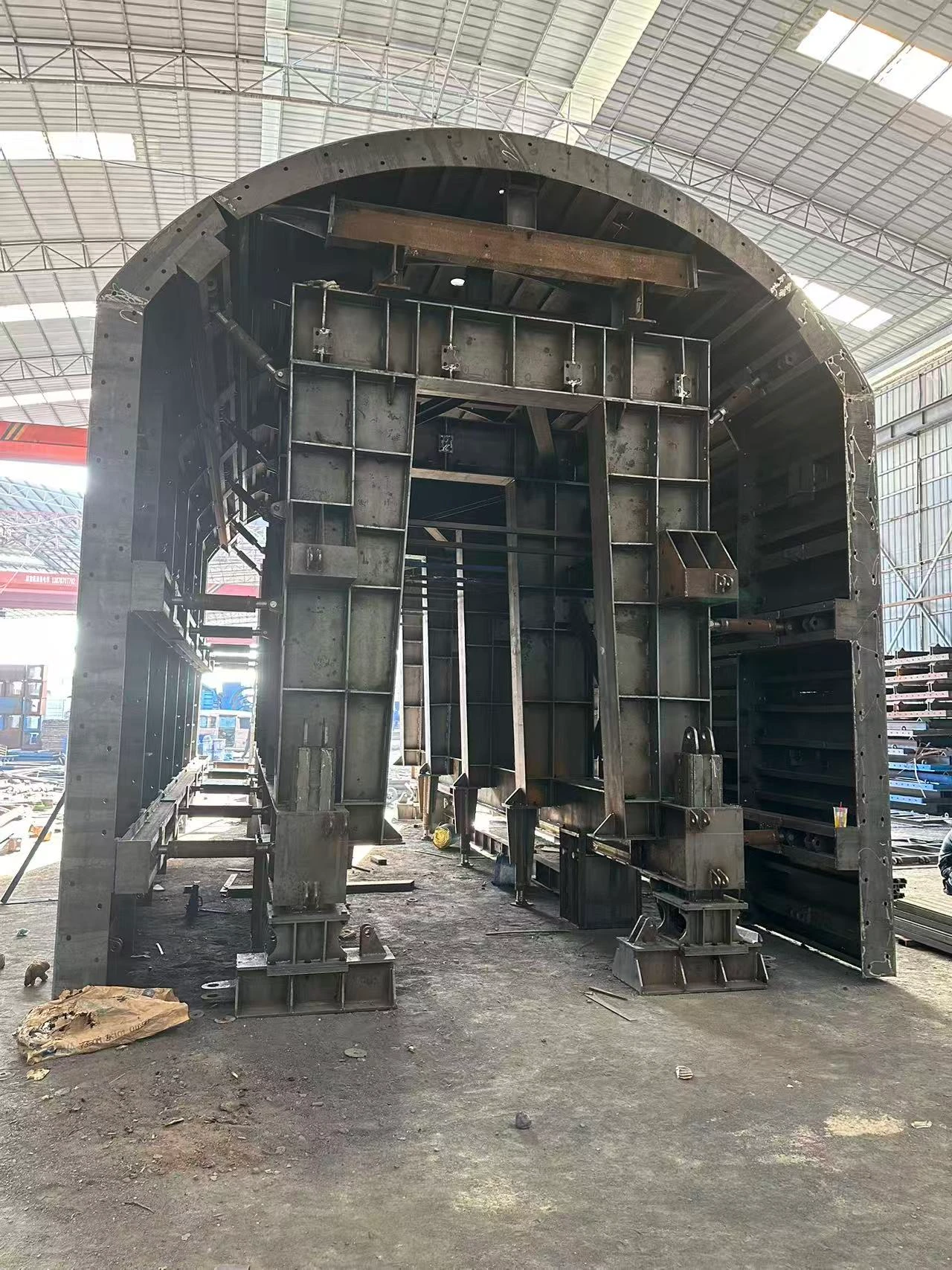 Tunnel lining trolley · Photo 9