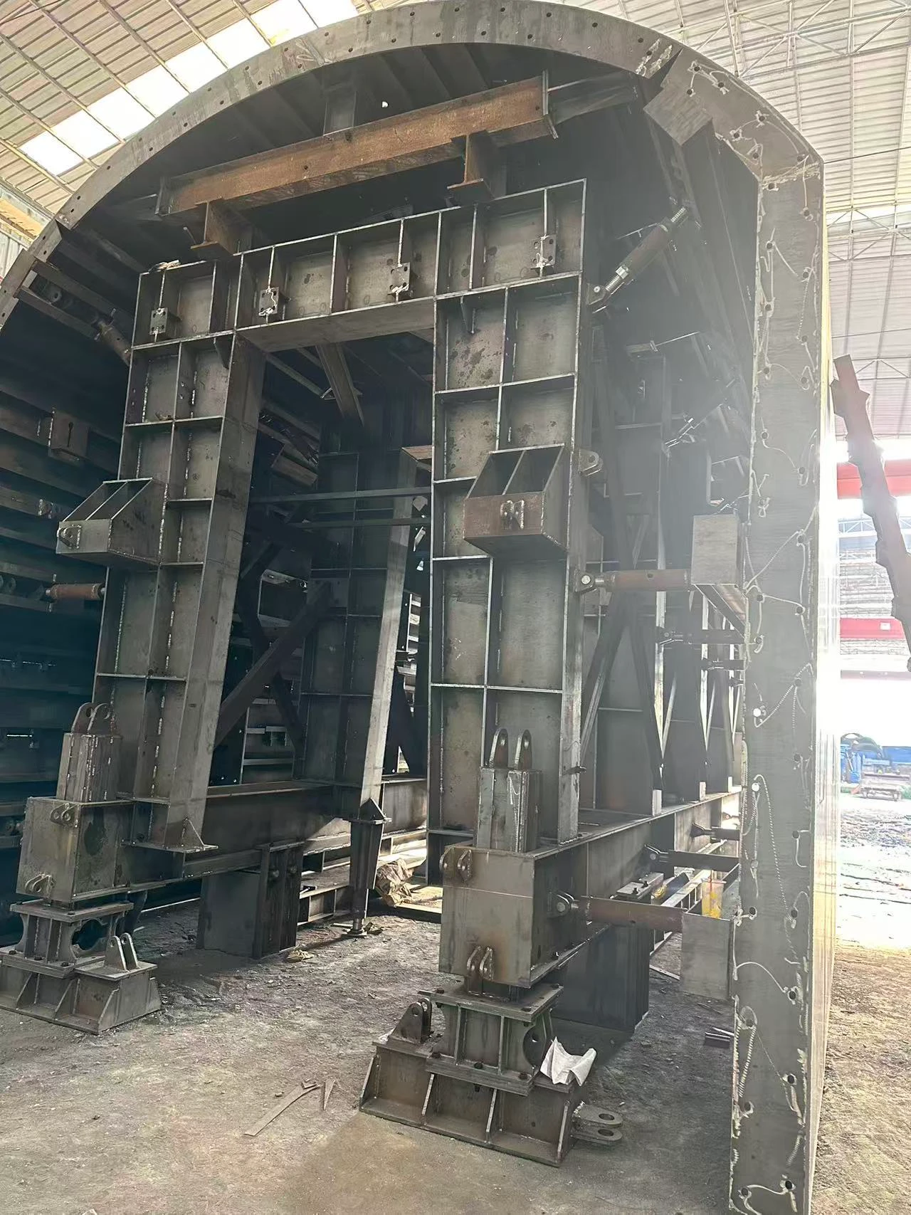 Tunnel lining trolley · Photo 10